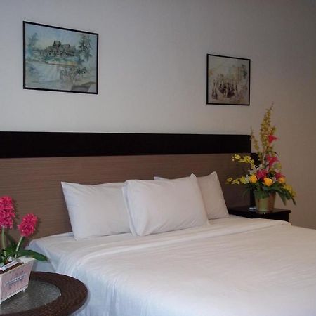 World Youth Hotel Ayer Keroh Ngoại thất bức ảnh