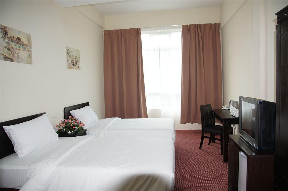 World Youth Hotel Ayer Keroh Ngoại thất bức ảnh