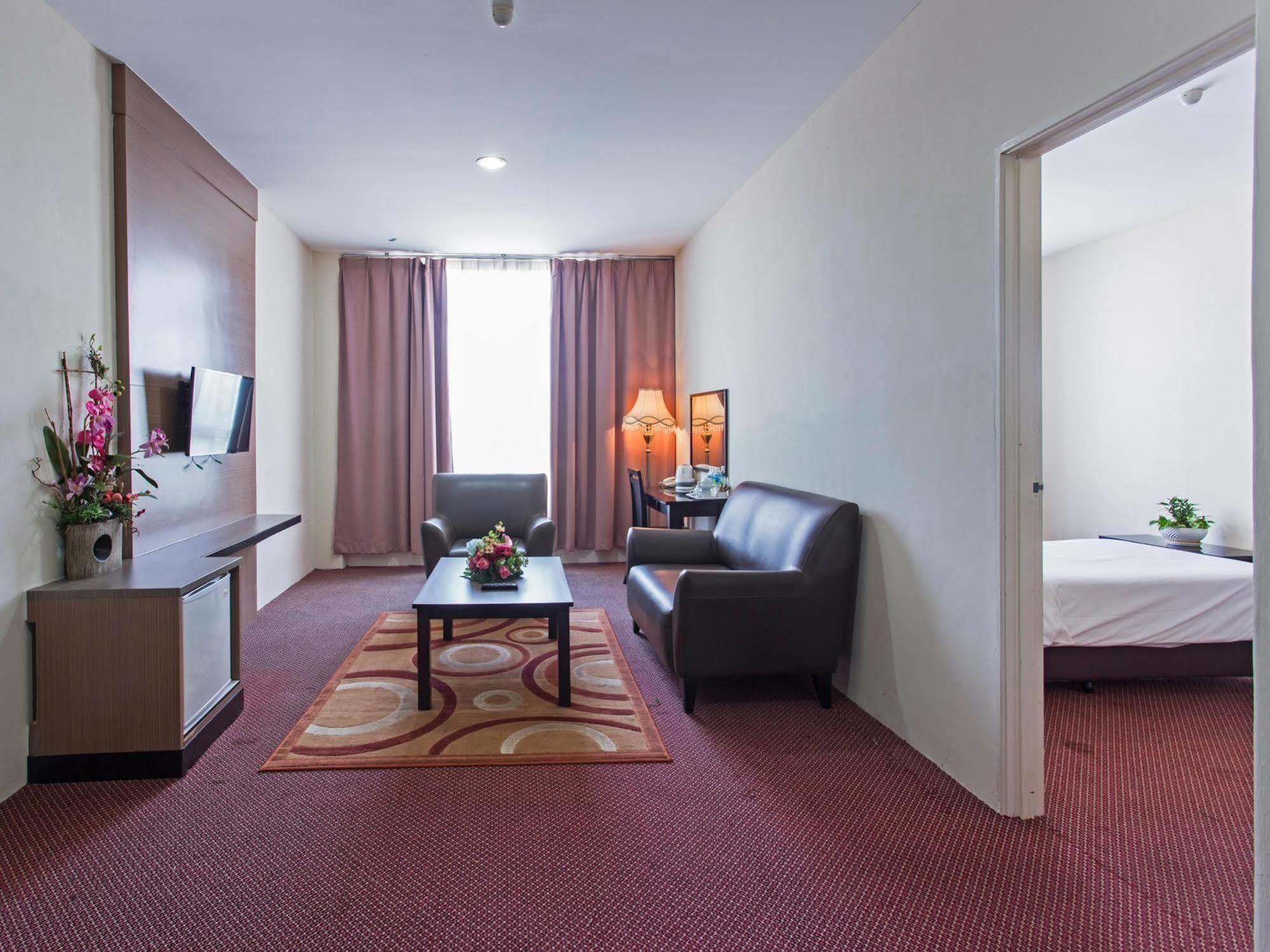 World Youth Hotel Ayer Keroh Ngoại thất bức ảnh
