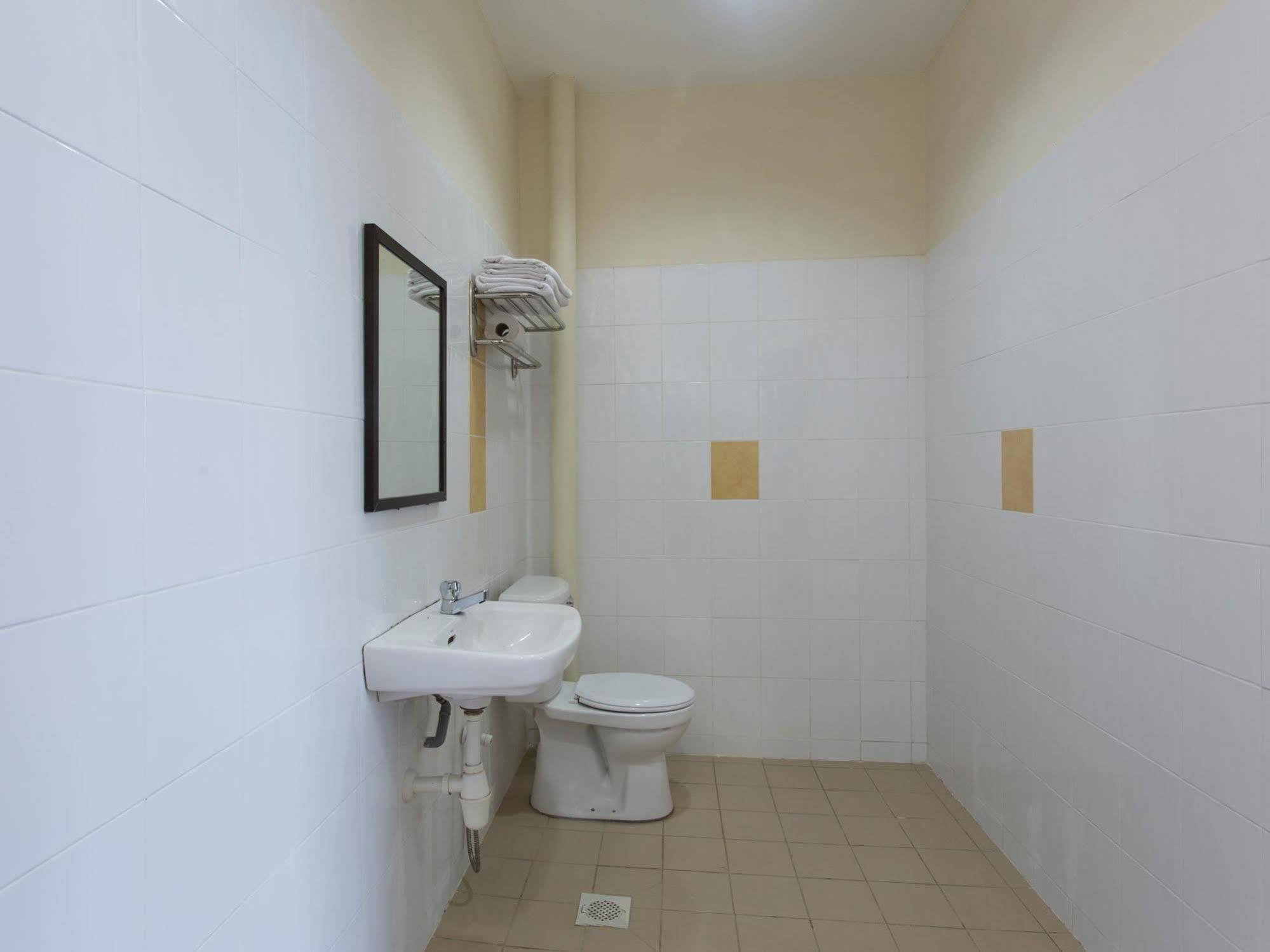 World Youth Hotel Ayer Keroh Ngoại thất bức ảnh