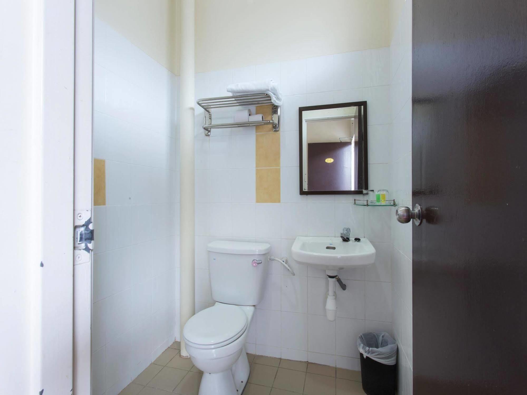 World Youth Hotel Ayer Keroh Ngoại thất bức ảnh