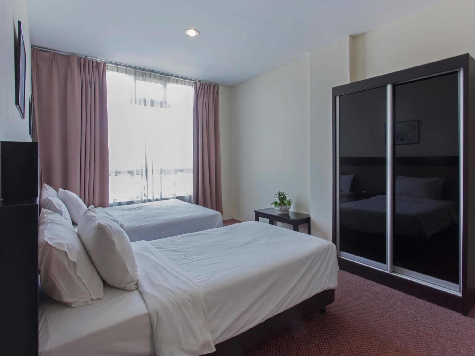World Youth Hotel Ayer Keroh Ngoại thất bức ảnh