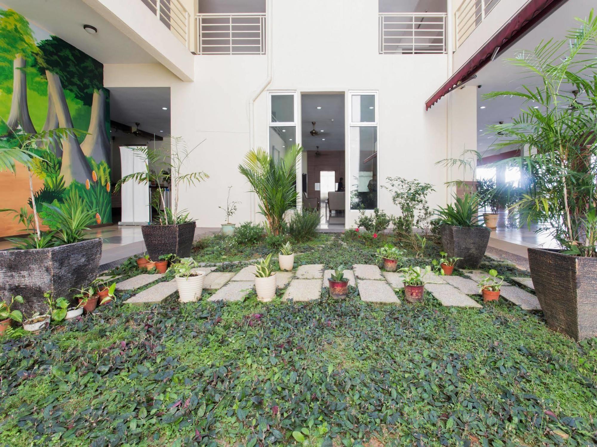 World Youth Hotel Ayer Keroh Ngoại thất bức ảnh