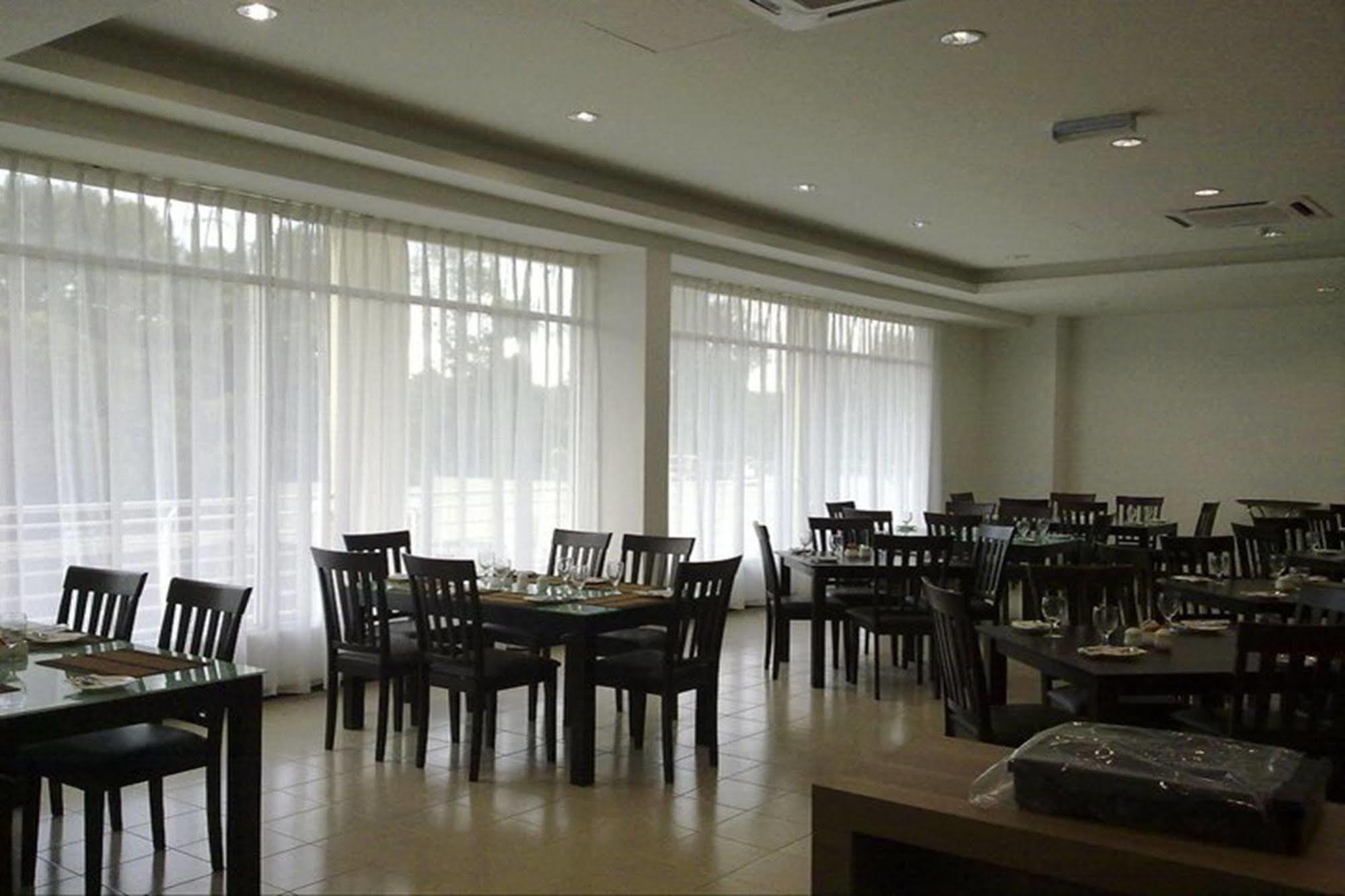 World Youth Hotel Ayer Keroh Ngoại thất bức ảnh