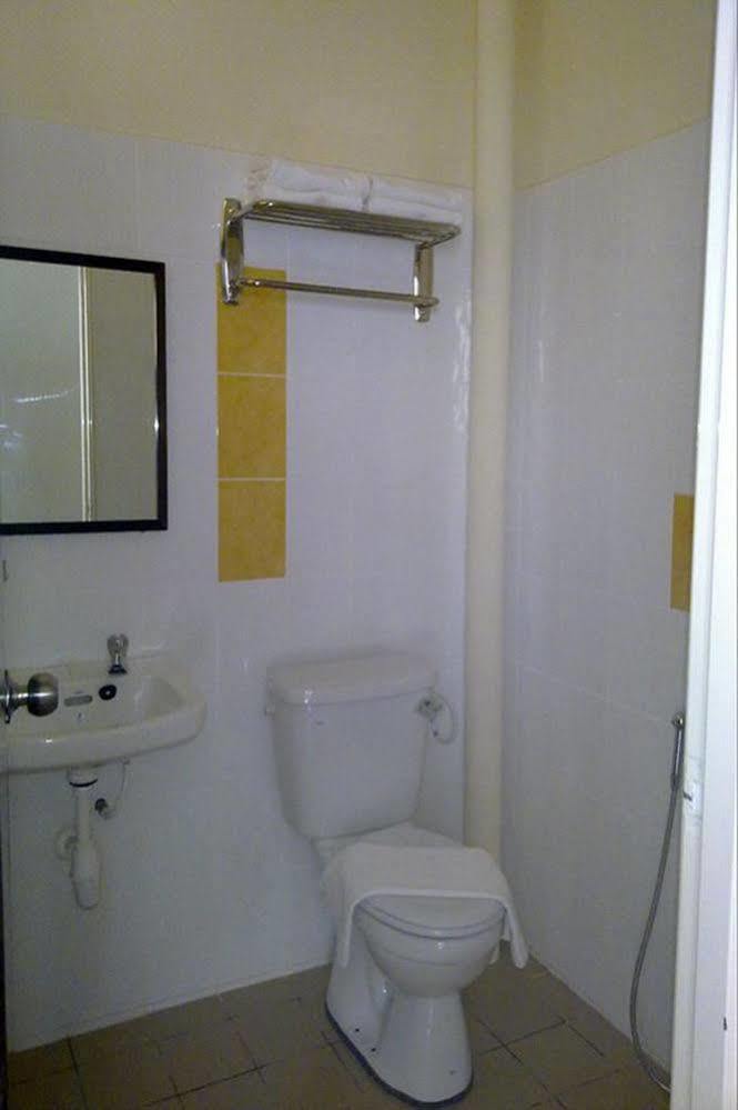 World Youth Hotel Ayer Keroh Ngoại thất bức ảnh